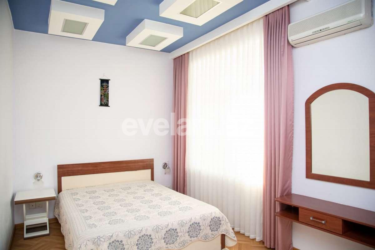 Rent, old building, 3 room, 110 m², Baku, Sabail r, Sahil m.