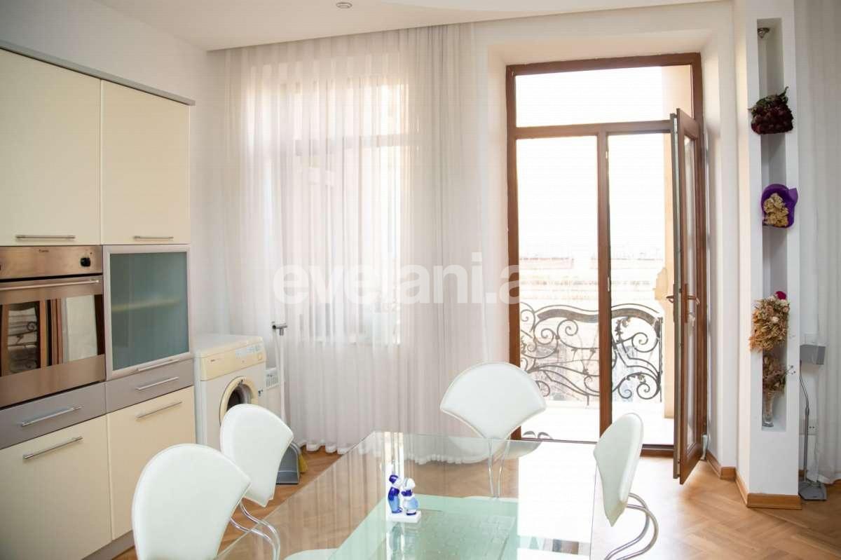 Rent, old building, 3 room, 110 m², Baku, Sabail r, Sahil m.