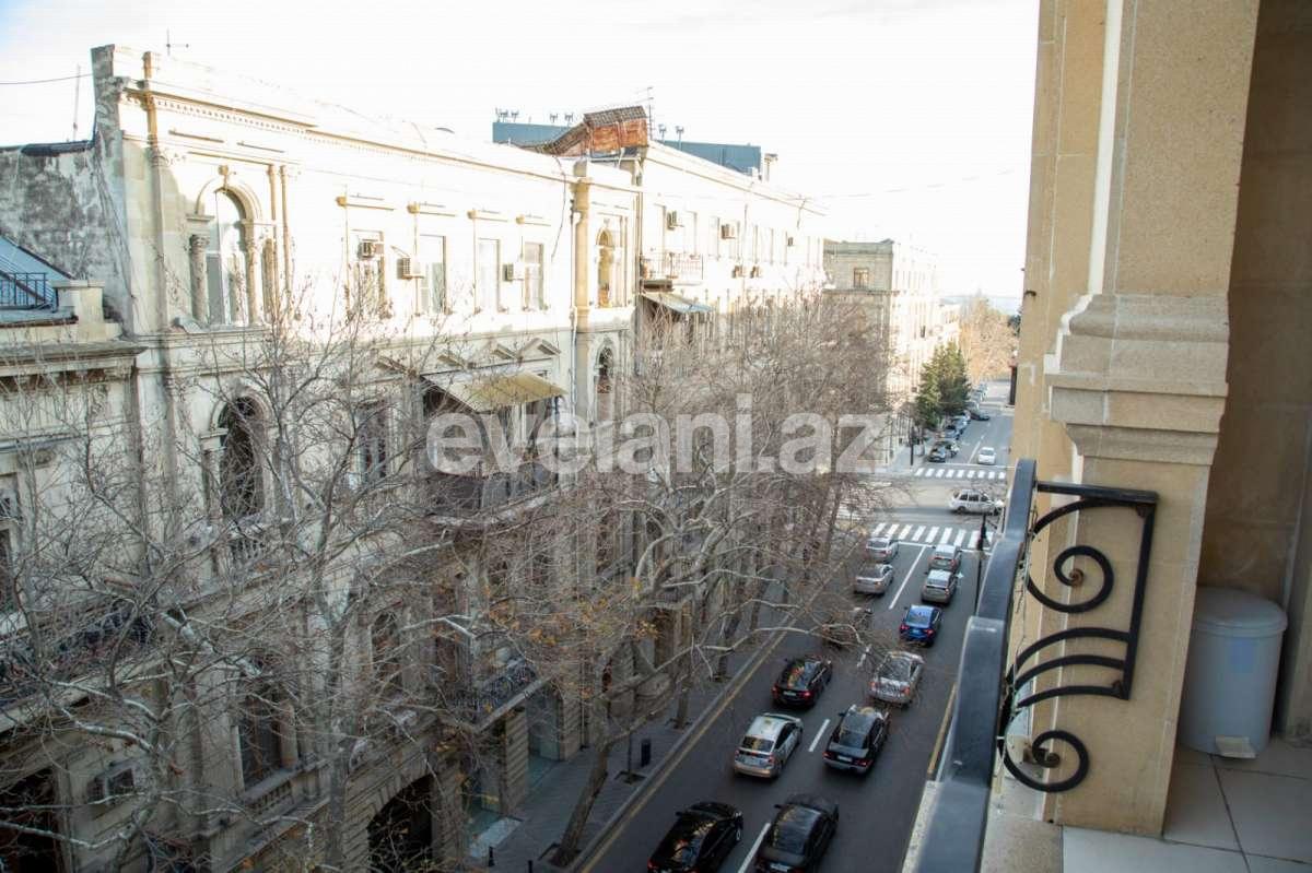 Rent, old building, 3 room, 110 m², Baku, Sabail r, Sahil m.