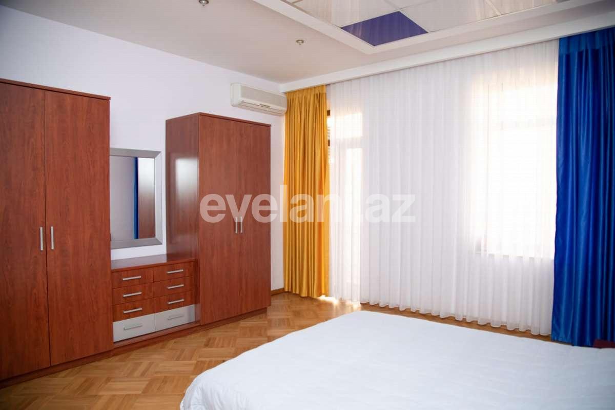 Rent, old building, 3 room, 110 m², Baku, Sabail r, Sahil m.
