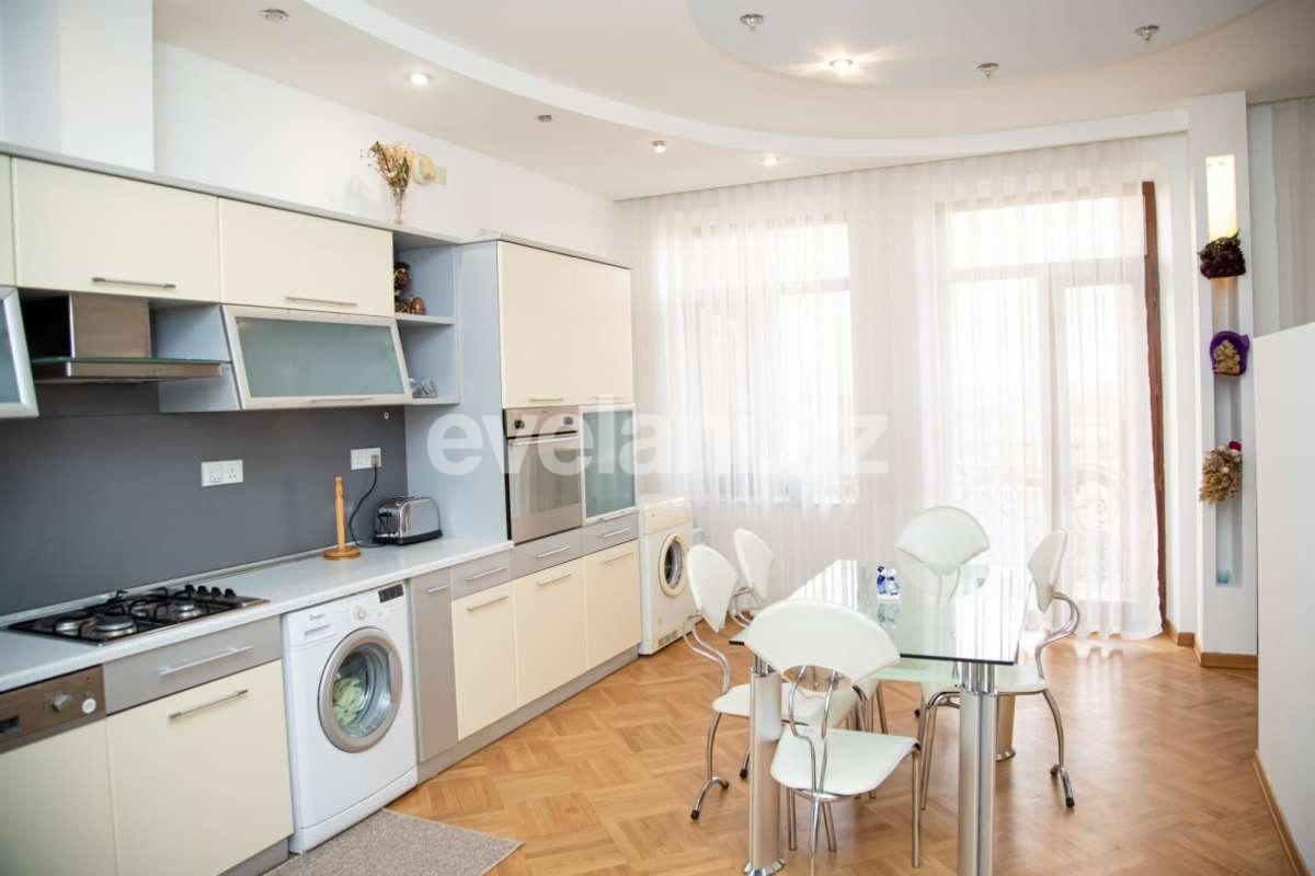 Rent, old building, 3 room, 110 m², Baku, Sabail r, Sahil m.