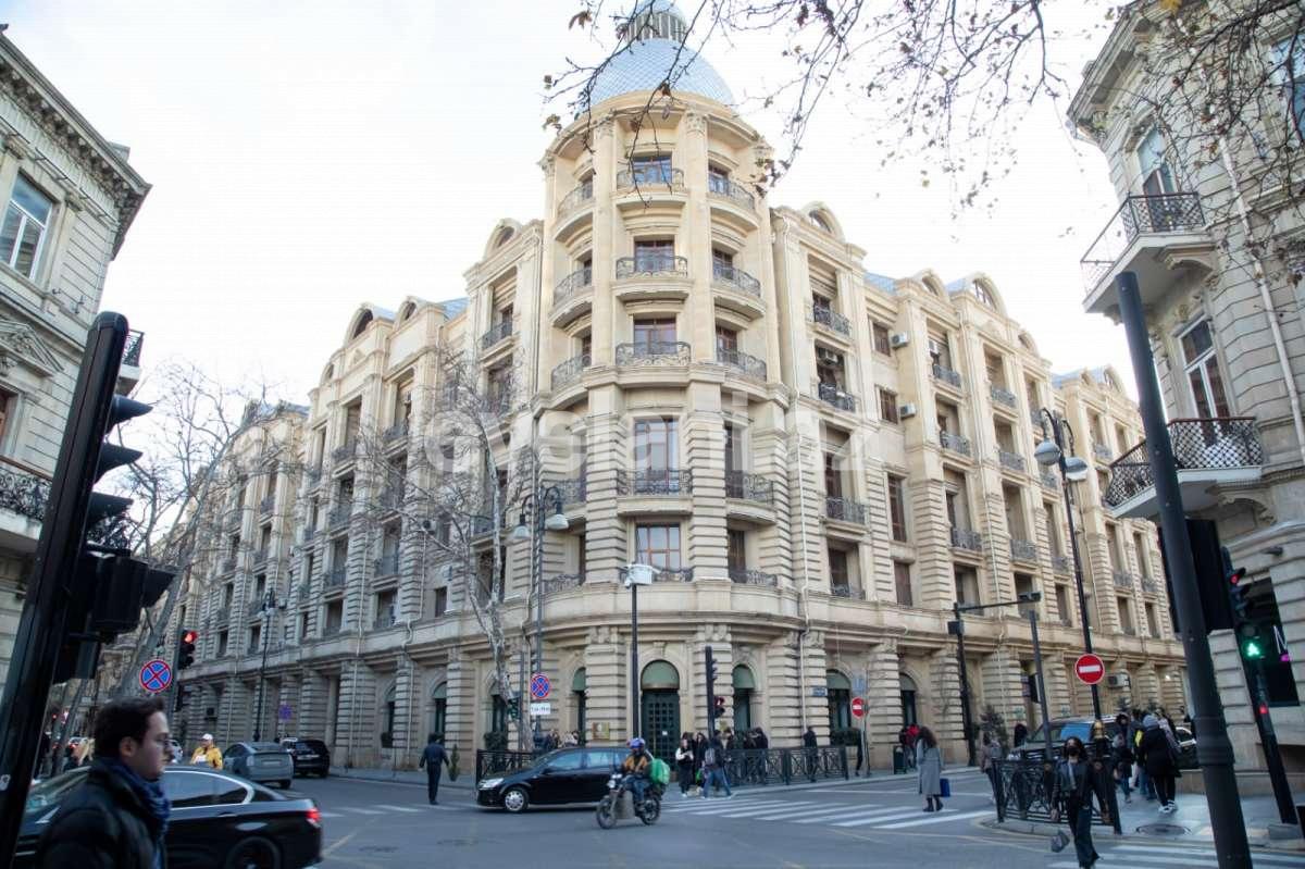 Rent, old building, 3 room, 110 m², Baku, Sabail r, Sahil m.