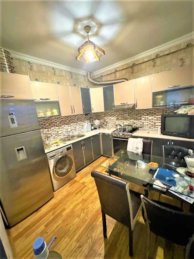 Satılır, yeni tikili, 2 otaqlı, 70 m², Bakı, Nizami r, Qara Qarayev m.