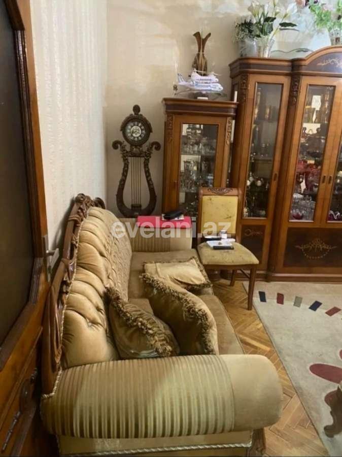 Satılır, köhnə tikili, 4 otaqlı, 104 m², Bakı, Binəqədi r, 8-ci mikrorayon q, Azadlıq prospekti m.