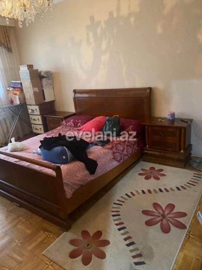 Satılır, köhnə tikili, 4 otaqlı, 104 m², Bakı, Binəqədi r, 8-ci mikrorayon q, Azadlıq prospekti m.