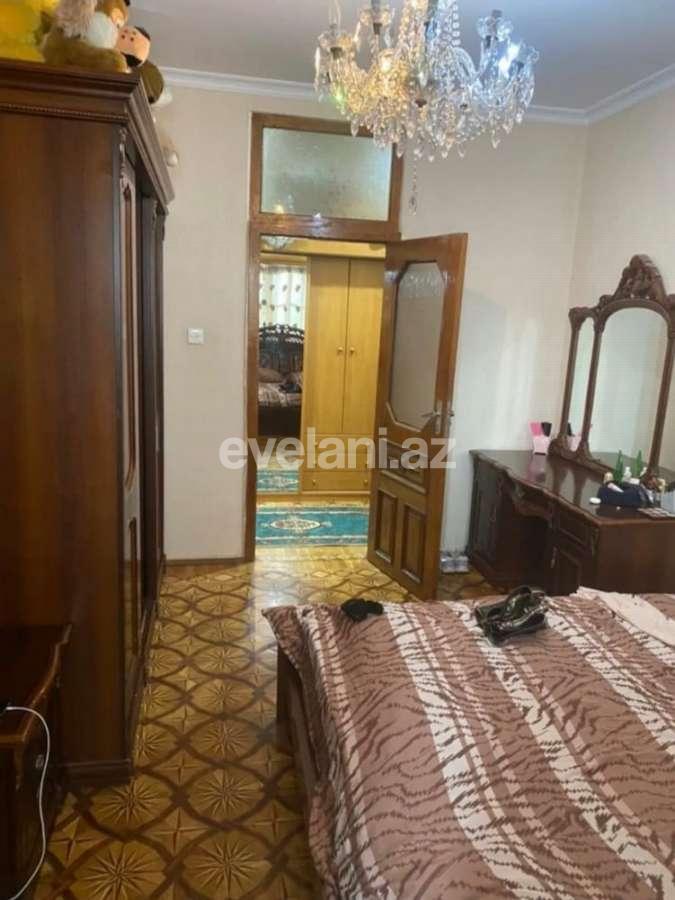 Satılır, köhnə tikili, 4 otaqlı, 104 m², Bakı, Binəqədi r, 8-ci mikrorayon q, Azadlıq prospekti m.