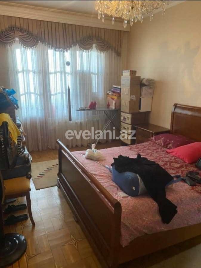 Satılır, köhnə tikili, 4 otaqlı, 104 m², Bakı, Binəqədi r, 8-ci mikrorayon q, Azadlıq prospekti m.