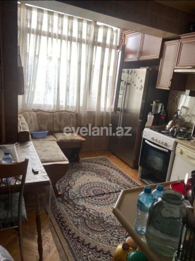 Satılır, köhnə tikili, 4 otaqlı, 104 m², Bakı, Binəqədi r, 8-ci mikrorayon q, Azadlıq prospekti m.