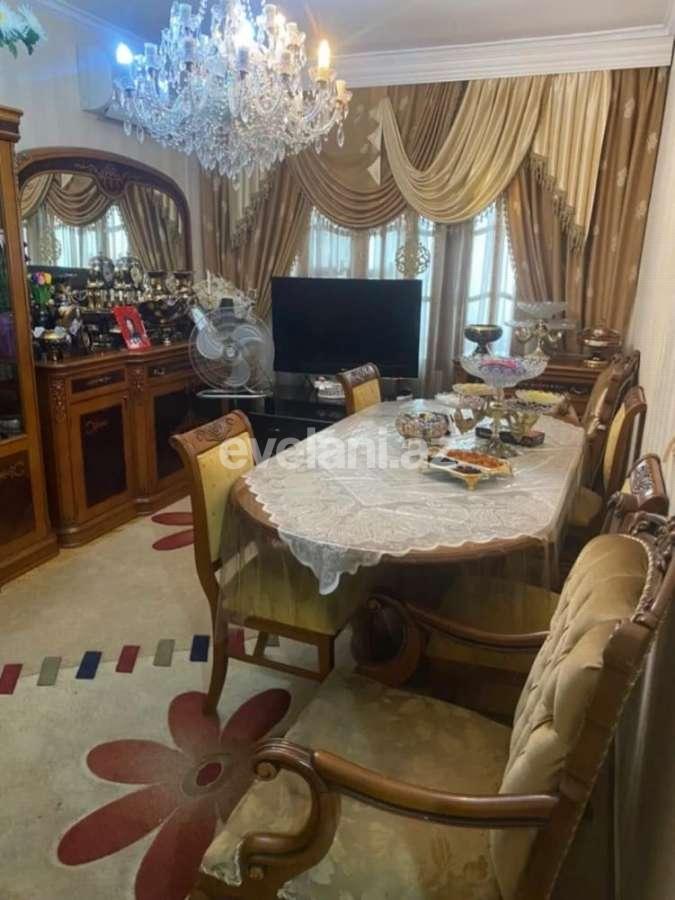 Satılır, köhnə tikili, 4 otaqlı, 104 m², Bakı, Binəqədi r, 8-ci mikrorayon q, Azadlıq prospekti m.