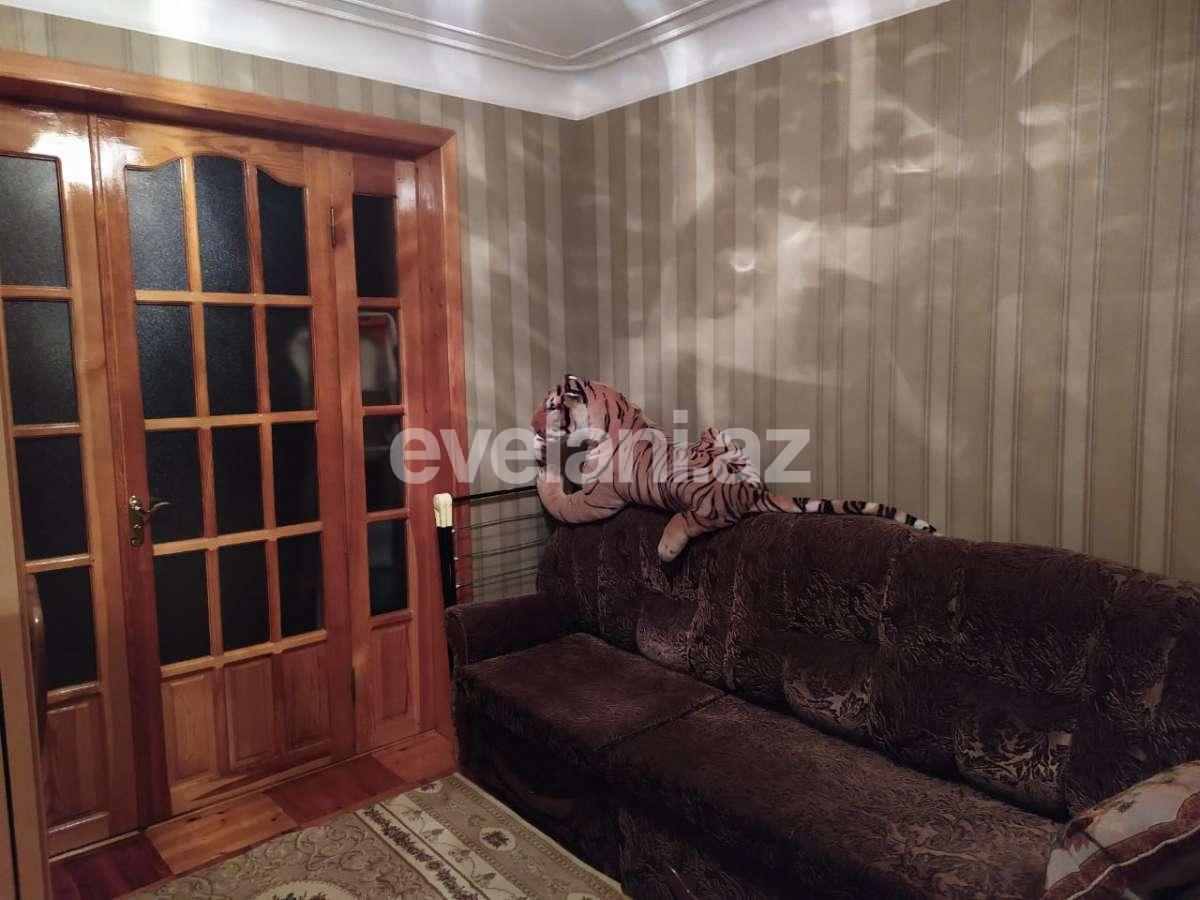 Sale, old building, 6 room, 100 m², Sumgayit, 42-nd block r.