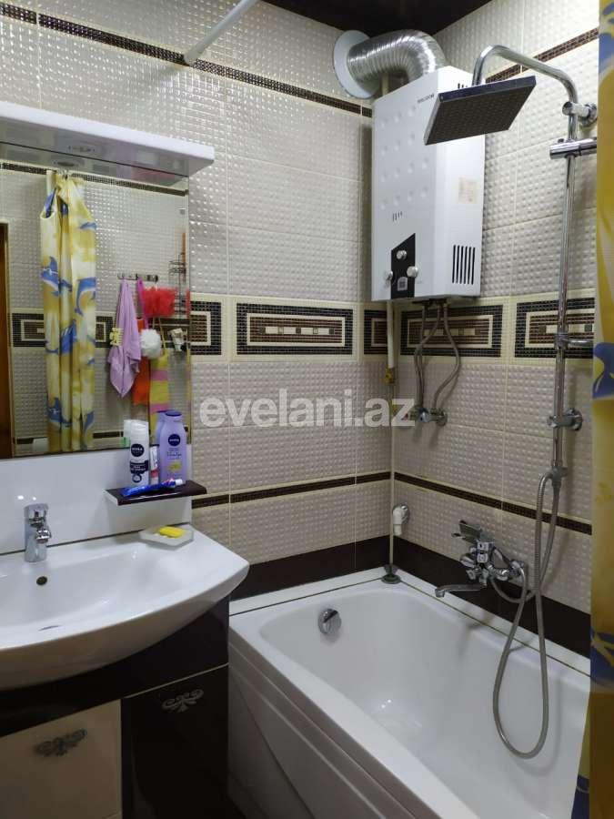 Sale, old building, 6 room, 100 m², Sumgayit, 42-nd block r.