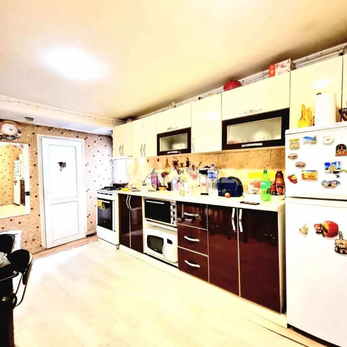 Satılır, köhnə tikili, 2 otaqlı, 62 m², Bakı, Yasamal r, İçəri Şəhər m.
