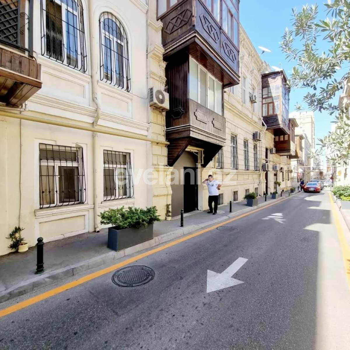 Satılır, köhnə tikili, 2 otaqlı, 62 m², Bakı, Yasamal r, İçəri Şəhər m.