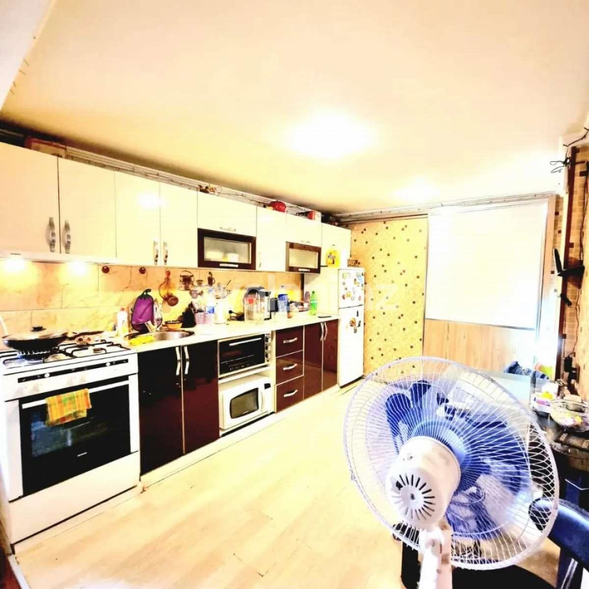 Satılır, köhnə tikili, 2 otaqlı, 62 m², Bakı, Yasamal r, İçəri Şəhər m.