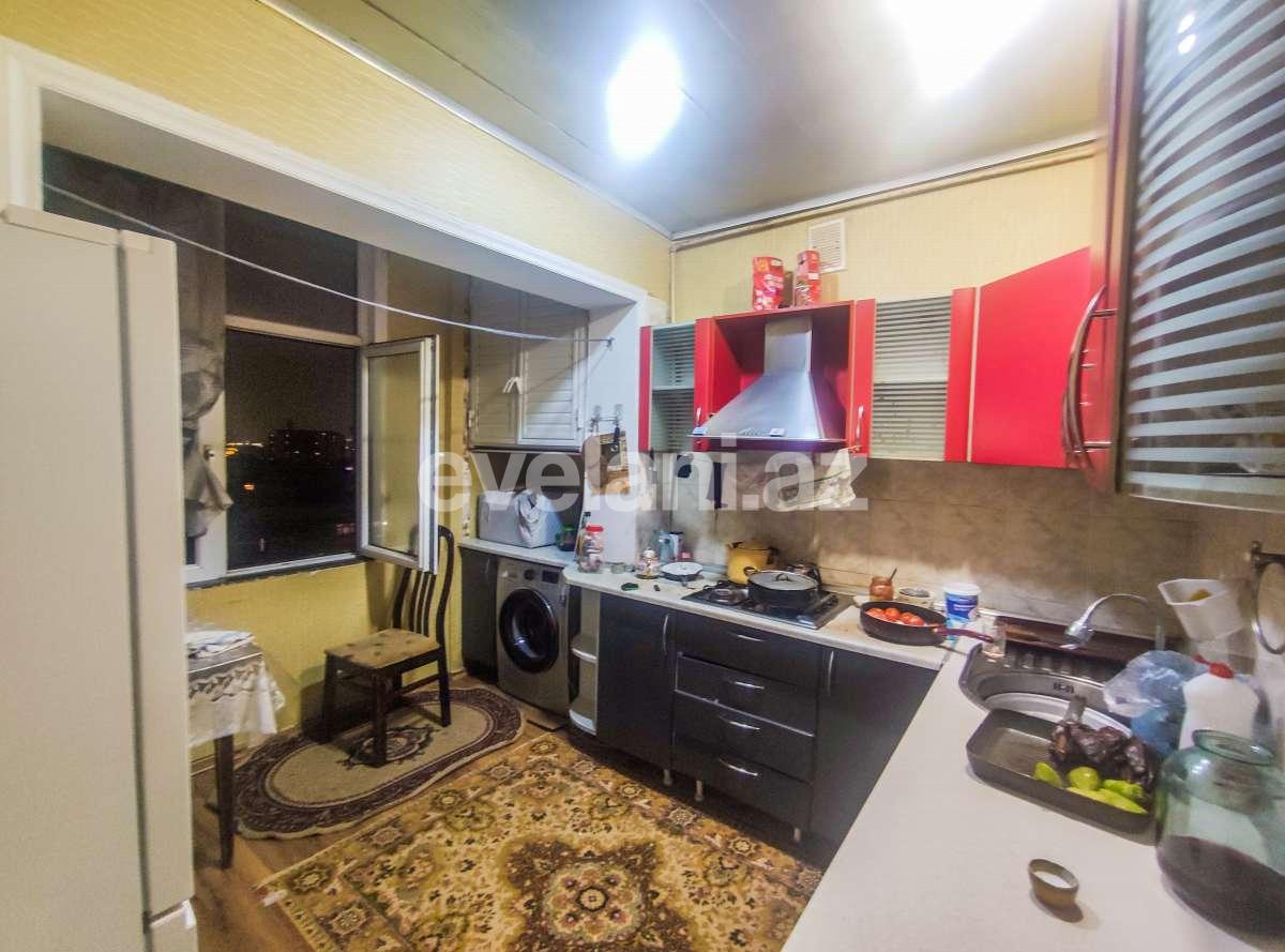 Satılır, köhnə tikili, 3 otaqlı, 82 m², Bakı, Nizami r, Xalqlar Dostluğu m.