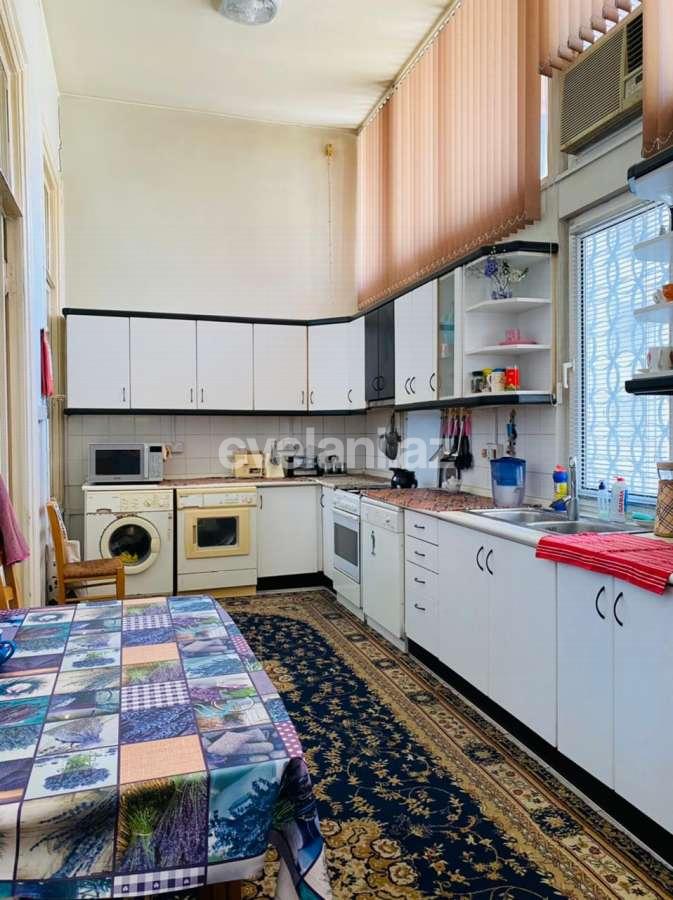 Satılır, köhnə tikili, 4 otaqlı, 165 m², Bakı, Səbail r.