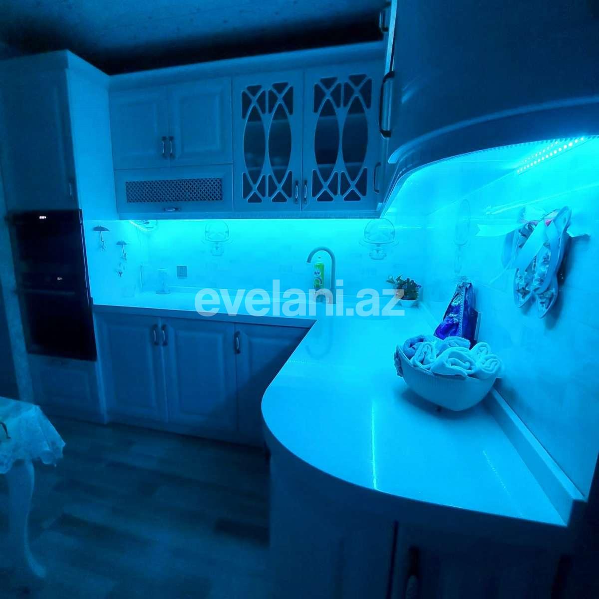 Satılır, köhnə tikili, 4 otaqlı, 100 m², Bakı, Xətai r, Əhmədli q, Əhmədli m.