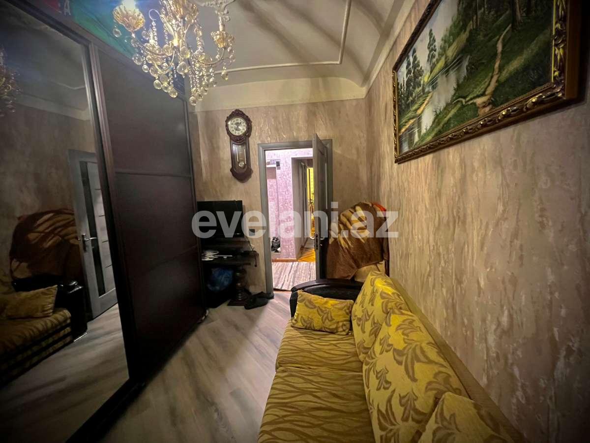 Satılır, köhnə tikili, 3 otaqlı, 83 m², Bakı, Binəqədi r, 8-ci mikrorayon q, Azadlıq prospekti m.