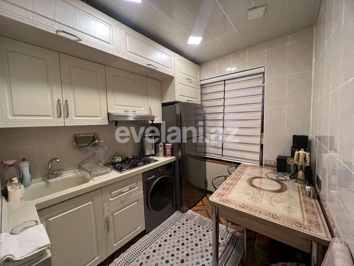 Satılır, köhnə tikili, 3 otaqlı, 83 m², Bakı, Binəqədi r, 8-ci mikrorayon q, Azadlıq prospekti m.