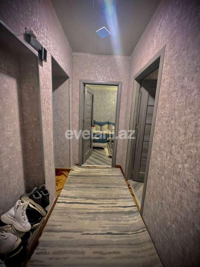 Satılır, köhnə tikili, 3 otaqlı, 83 m², Bakı, Binəqədi r, 8-ci mikrorayon q, Azadlıq prospekti m.