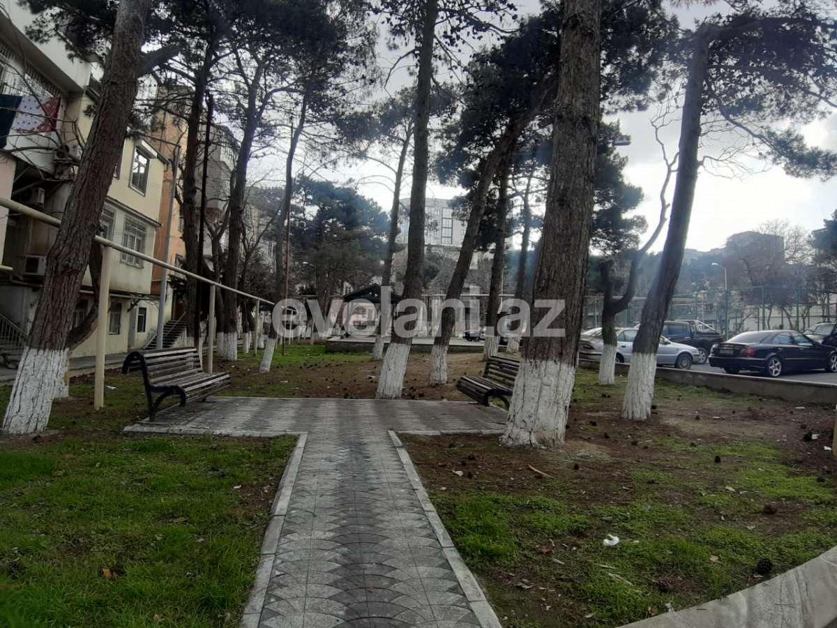 Satılır, köhnə tikili, 2 otaqlı, 55 m², Bakı, Yasamal r, Elmlər Akademiyası m.