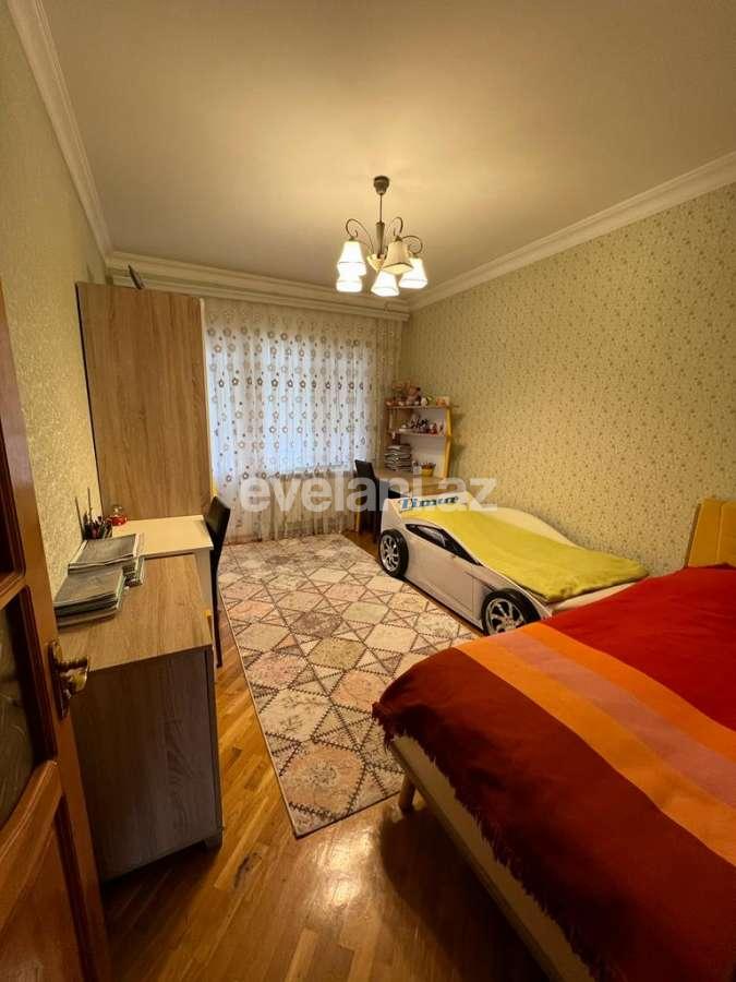 Satılır, köhnə tikili, 3 otaqlı, 82 m², Bakı, Binəqədi r, 8-ci mikrorayon q, Azadlıq prospekti m.