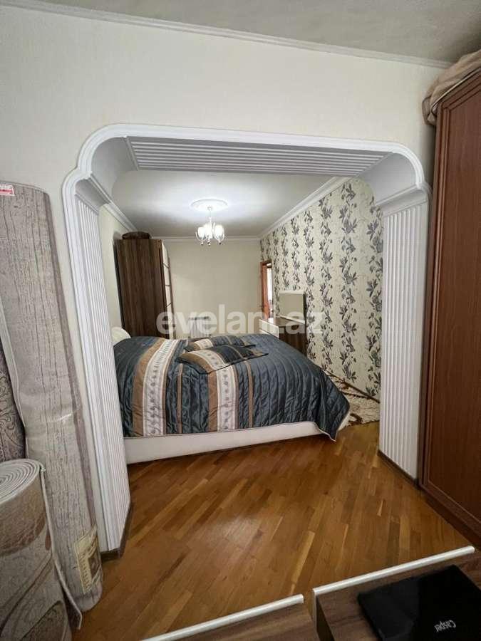 Satılır, köhnə tikili, 3 otaqlı, 82 m², Bakı, Binəqədi r, 8-ci mikrorayon q, Azadlıq prospekti m.