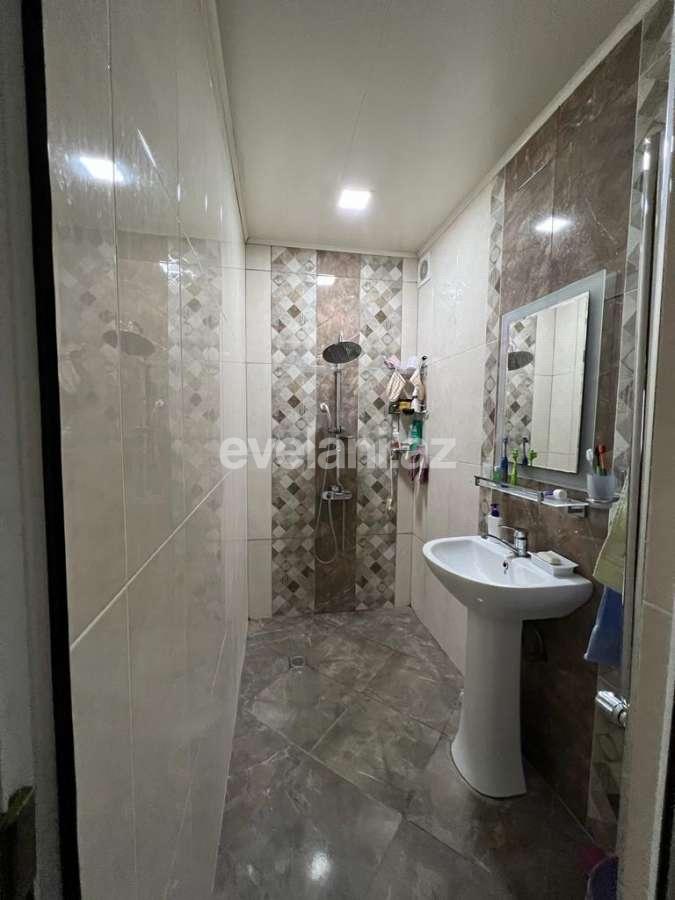 Satılır, köhnə tikili, 3 otaqlı, 82 m², Bakı, Binəqədi r, 8-ci mikrorayon q, Azadlıq prospekti m.