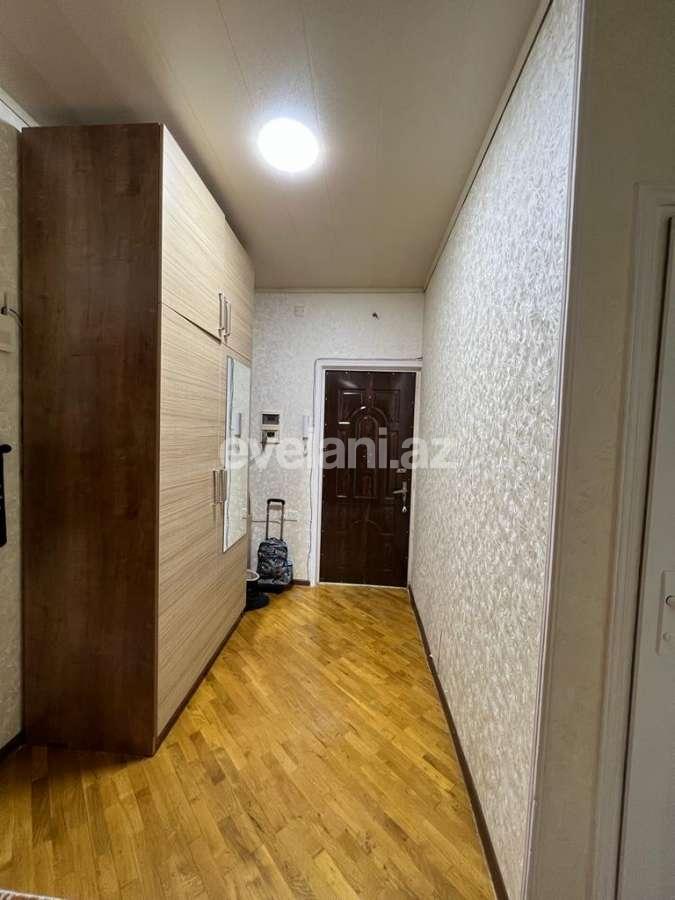 Satılır, köhnə tikili, 3 otaqlı, 82 m², Bakı, Binəqədi r, 8-ci mikrorayon q, Azadlıq prospekti m.