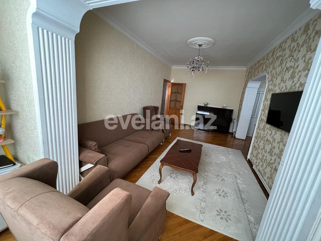 Satılır, köhnə tikili, 3 otaqlı, 82 m², Bakı, Binəqədi r, 8-ci mikrorayon q, Azadlıq prospekti m.