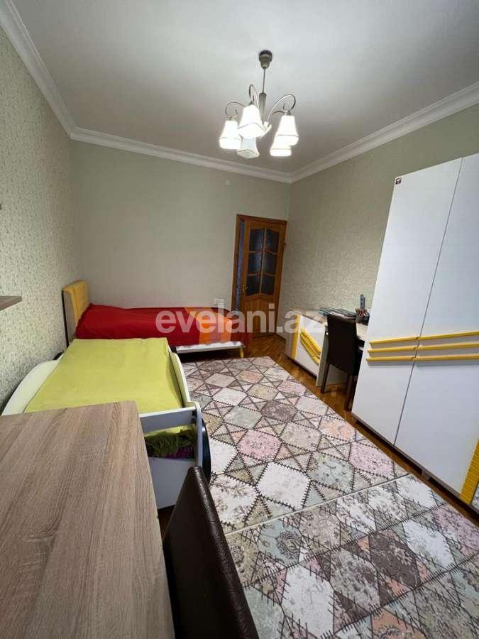 Satılır, köhnə tikili, 3 otaqlı, 82 m², Bakı, Binəqədi r, 8-ci mikrorayon q, Azadlıq prospekti m.