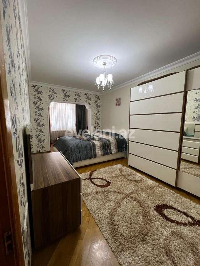 Satılır, köhnə tikili, 3 otaqlı, 82 m², Bakı, Binəqədi r, 8-ci mikrorayon q, Azadlıq prospekti m.