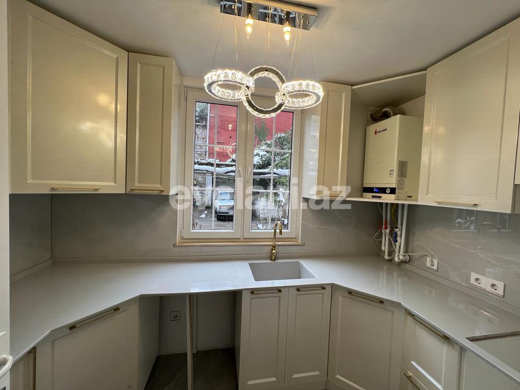 Satılır, köhnə tikili, 3 otaqlı, 55 m², Bakı, Yasamal r, Elmlər Akademiyası m.