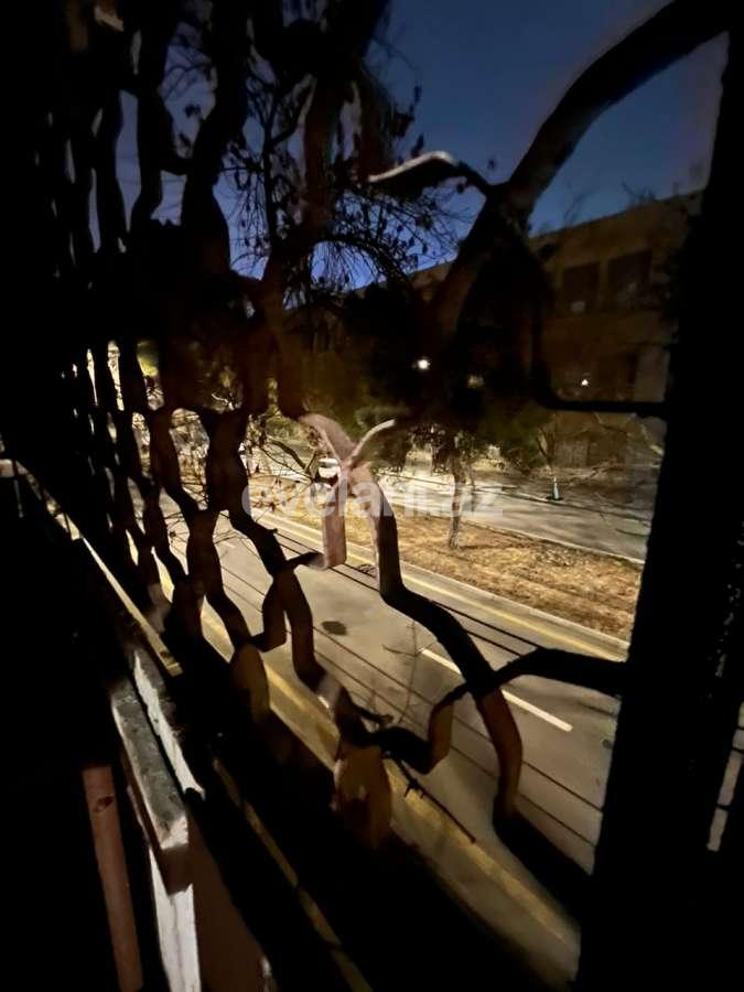 Satılır, köhnə tikili, 3 otaqlı, 70 m², Bakı, Nərimanov r, Nəriman Nərimanov m.