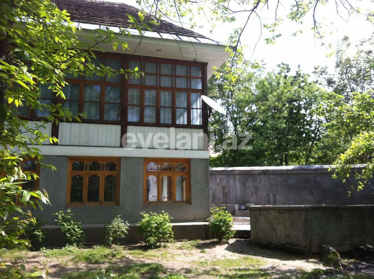 Satılır, həyət evi / bağ, 10 otaqlı, 304 m², Şəki