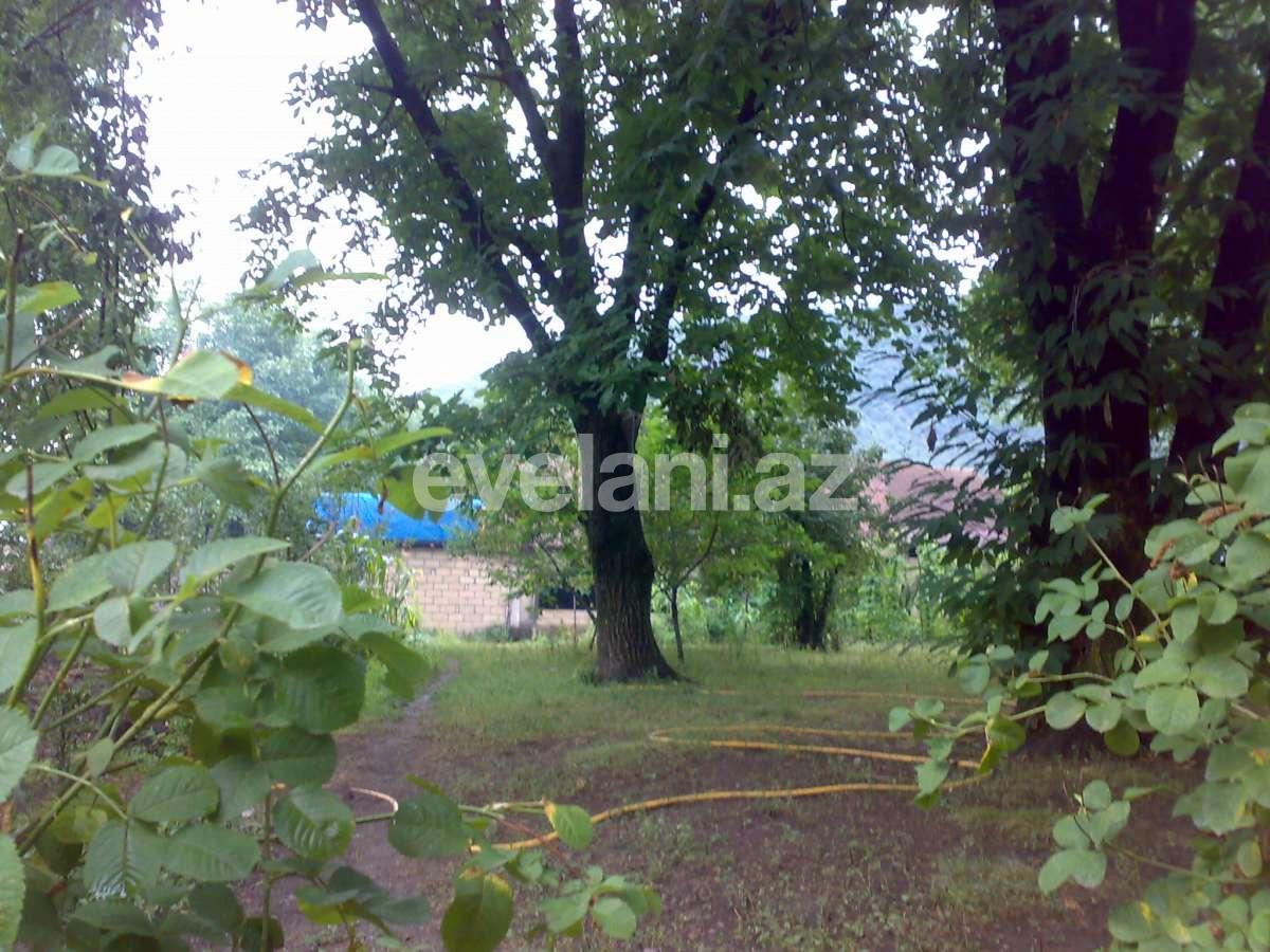 Satılır, həyət evi / bağ, 10 otaqlı, 304 m², Şəki