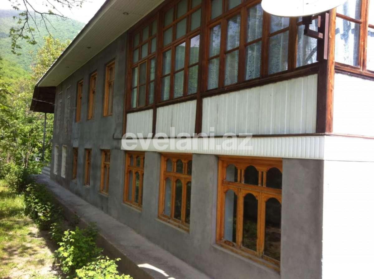 Satılır, həyət evi / bağ, 10 otaqlı, 304 m², Şəki