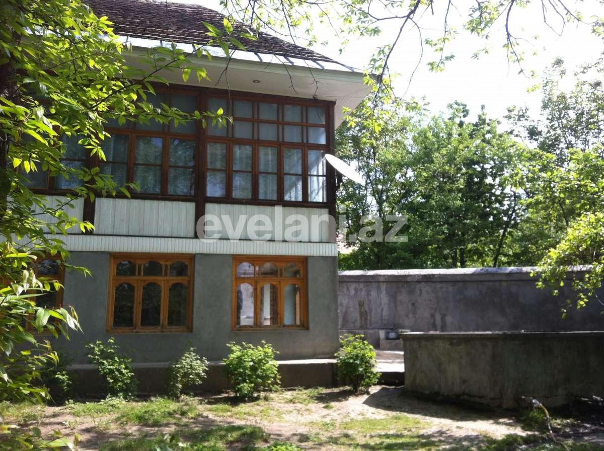 Satılır, həyət evi / bağ, 10 otaqlı, 304 m², Şəki