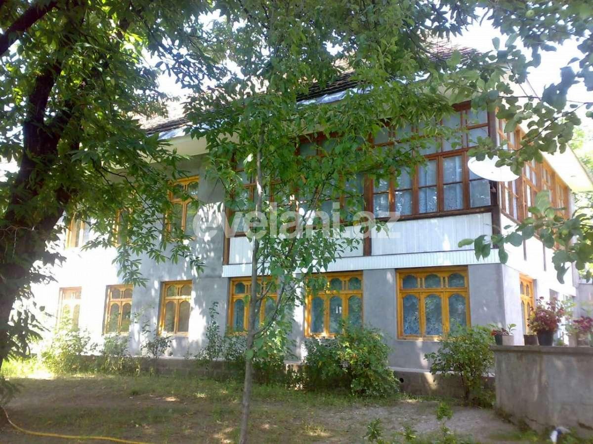 Satılır, həyət evi / bağ, 10 otaqlı, 304 m², Şəki