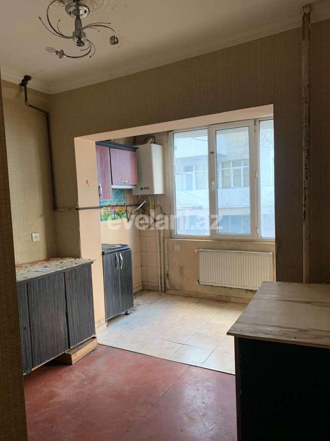 Satılır, köhnə tikili, 4 otaqlı, 110 m², Bakı, Nizami r, Qara Qarayev m.