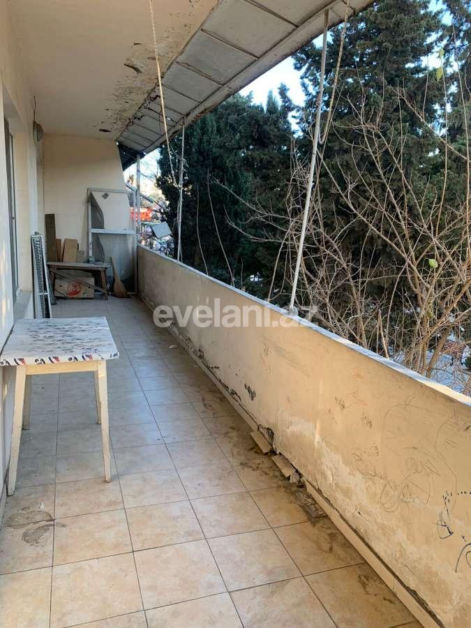 Satılır, köhnə tikili, 4 otaqlı, 110 m², Bakı, Nizami r, Qara Qarayev m.