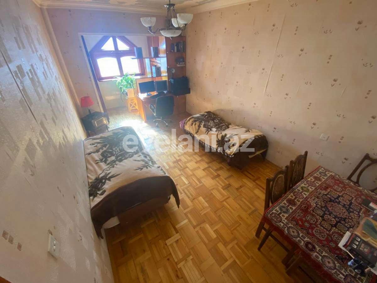 Satılır, köhnə tikili, 4 otaqlı, 102 m², Bakı, Binəqədi r, 8-ci mikrorayon q, Azadlıq prospekti m.