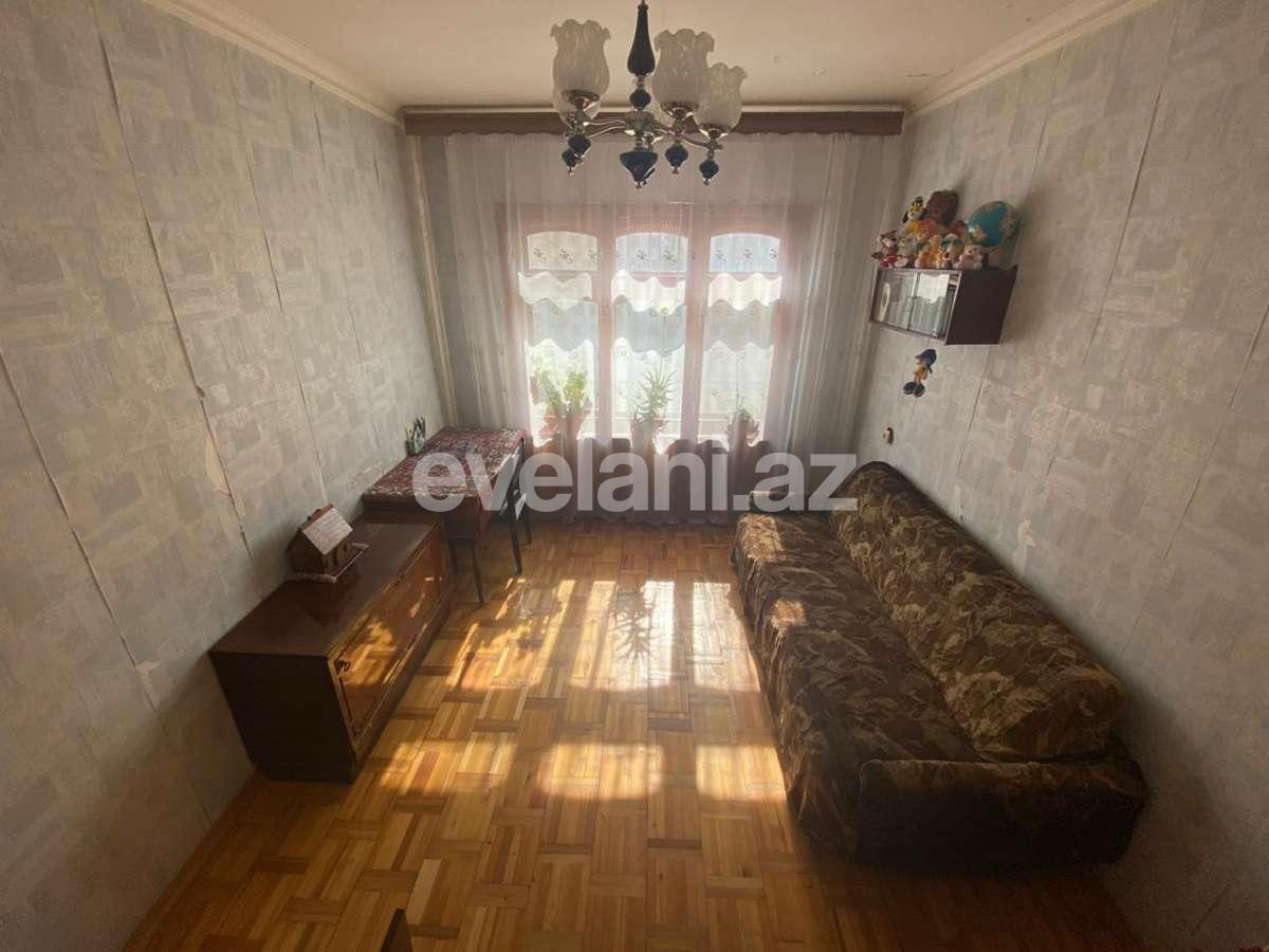 Satılır, köhnə tikili, 4 otaqlı, 102 m², Bakı, Binəqədi r, 8-ci mikrorayon q, Azadlıq prospekti m.