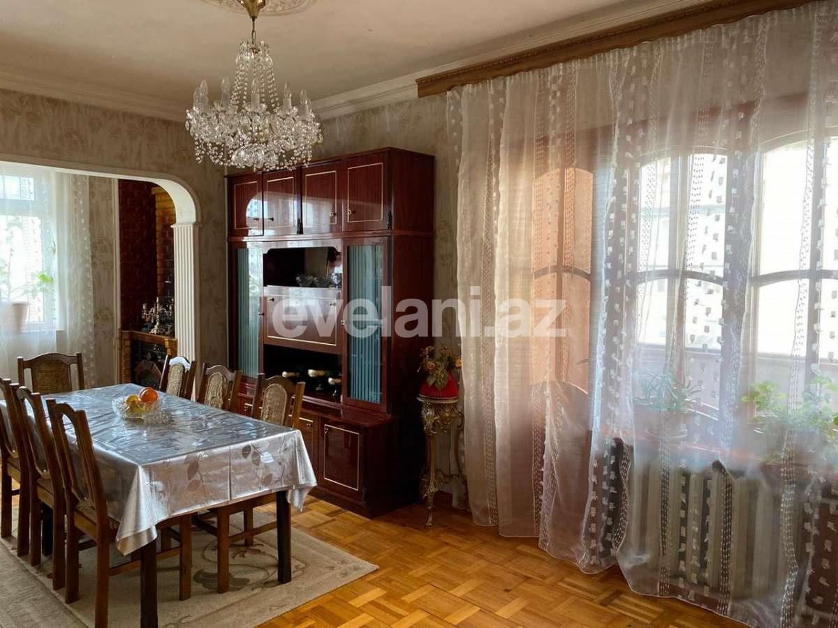 Satılır, köhnə tikili, 4 otaqlı, 102 m², Bakı, Binəqədi r, 8-ci mikrorayon q, Azadlıq prospekti m.