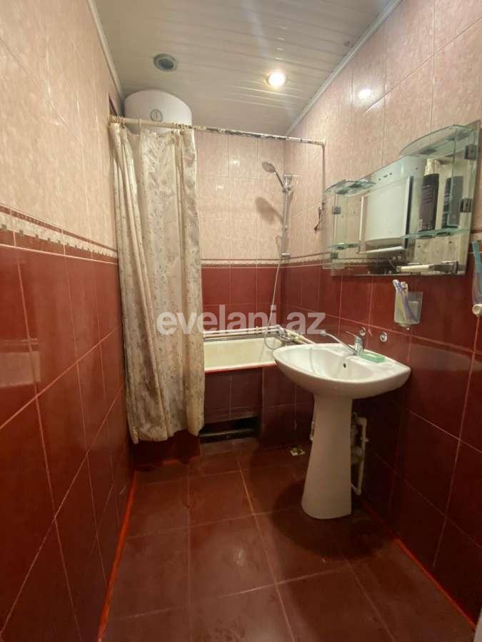Satılır, köhnə tikili, 4 otaqlı, 102 m², Bakı, Binəqədi r, 8-ci mikrorayon q, Azadlıq prospekti m.