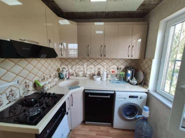 Satılır, köhnə tikili, 4 otaqlı, 92 m², Bakı, Nizami r, Neftçilər m.