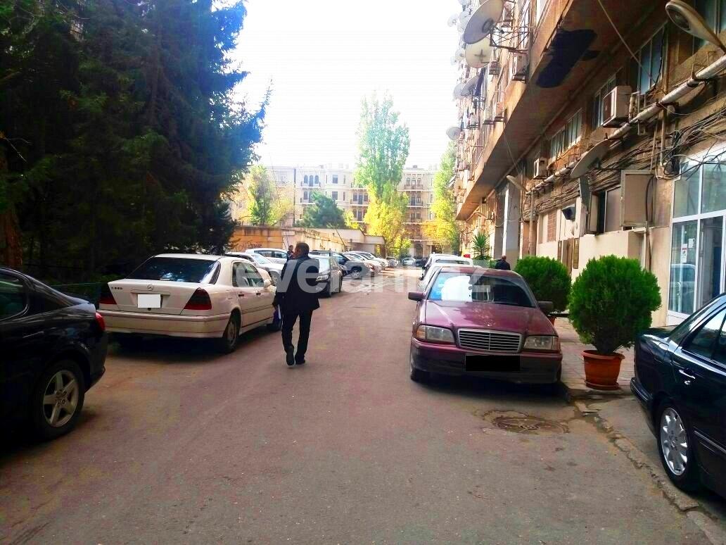 Satılır, köhnə tikili, 1 otaqlı, 40 m², Bakı, Səbail r, Sahil m.