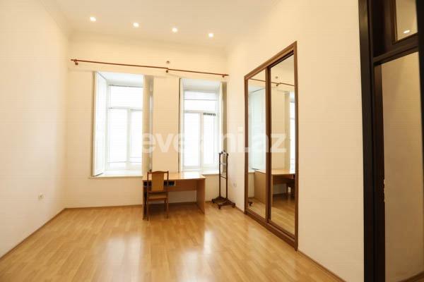 Rent, old building, 5 room, 160 m², Baku, Nasimi r.