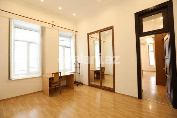 Rent, old building, 5 room, 160 m², Baku, Nasimi r.
