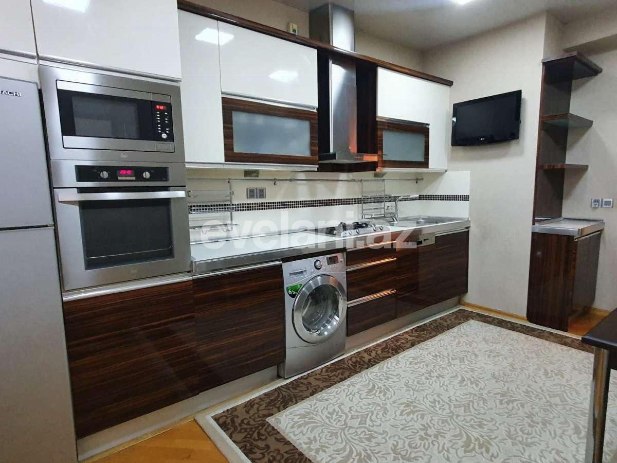 Satılır, yeni tikili, 3 otaqlı, 92 m², Bakı, 8-ci mikrorayon q, Azadlıq prospekti m.